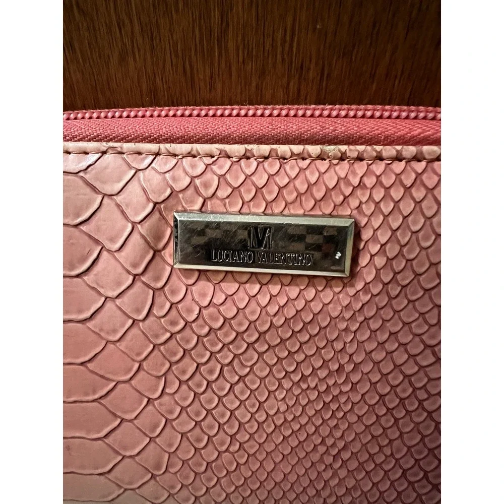 Luciano Valentino Pink‎ Embossed Accordian Zippy Wallet Zip Card Slots Pockets